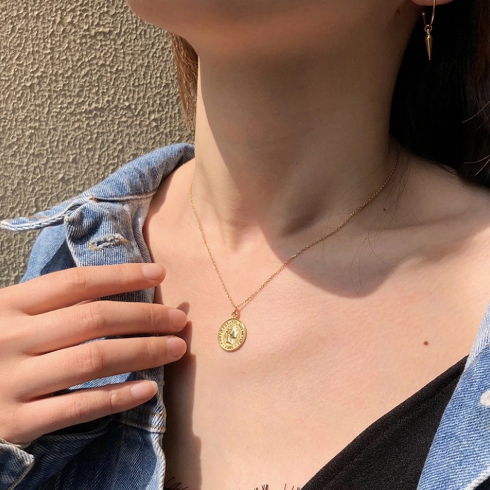 COURTNEY ✨ Gold Dainty Pendant Coin Necklace - Picture 2 of 3